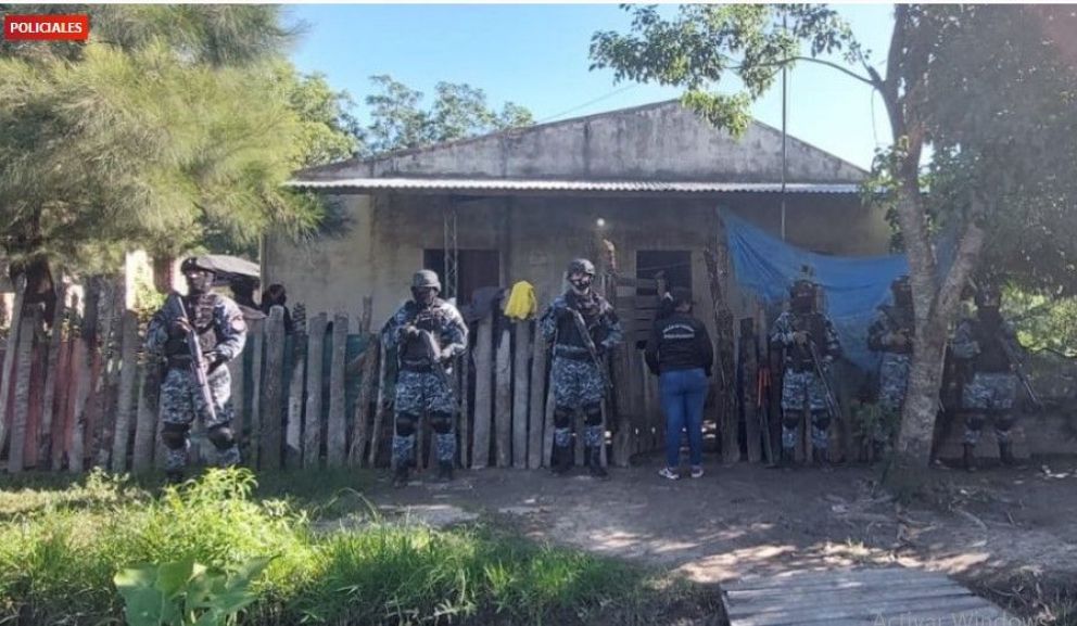 Llevaba en su poder marihuana, psicofármacos y allanaron su casa en el barrio Namqom