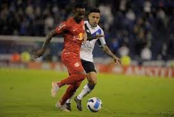 Vélez sufrió un empate en el final ante Bragantino y complicó su futuro en la Copa Libertadores